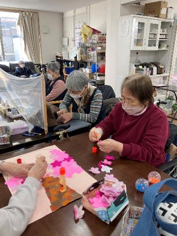 創作活動(貼り絵、園芸等)